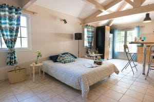 La chambre de l'appartement en location - Camping Olbia