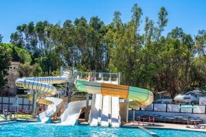 Les tobbogans du parc aquatique du camping de la Presqu'île de Giens