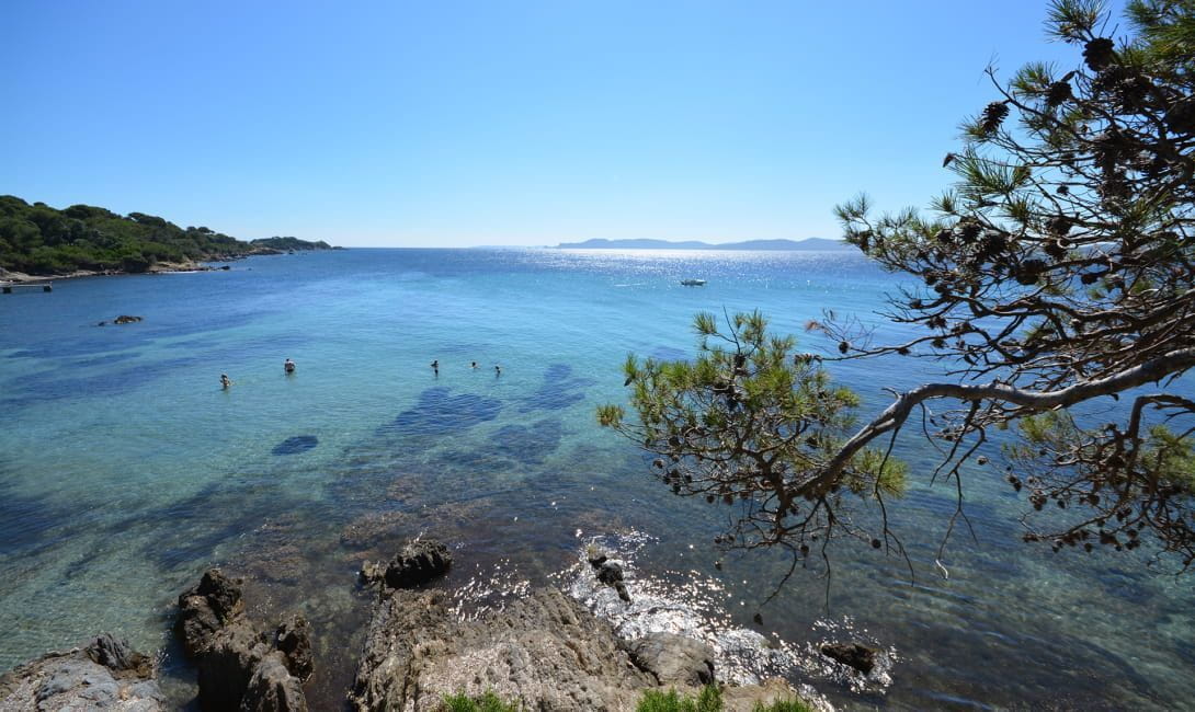 Crique non loin du Camping de la Tour Fondue