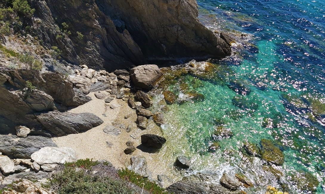 Crique proche de la Résidence La Gabiniere