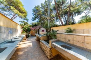 Camping Olbia espaces eviers laverie et sanitaires