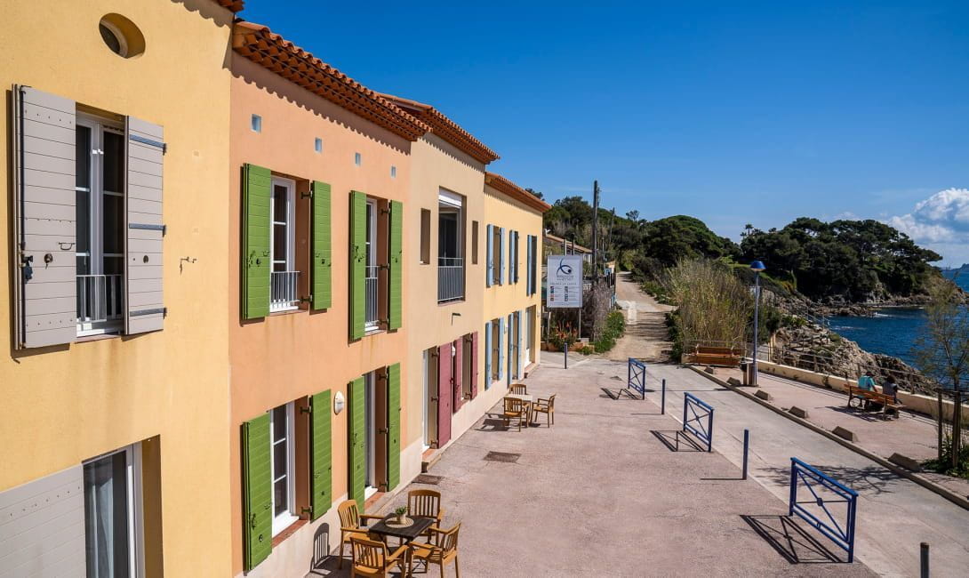Résidence La Gabiniere vue sur la rue depuis la terrasse